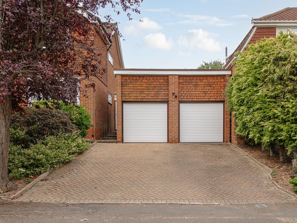 4 bed detached house for sale in Aston Way, Epsom KT18, £850,000