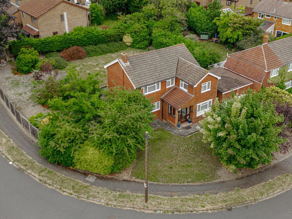 4 bed detached house for sale in Aston Way, Epsom KT18, £850,000