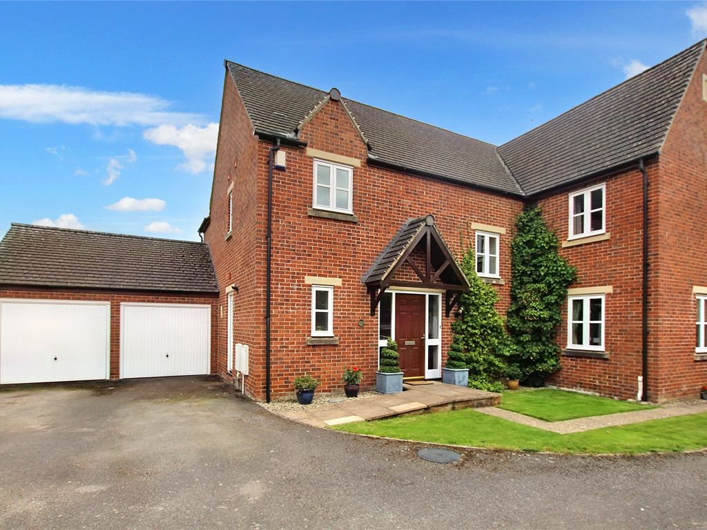5 bed detached house for sale in Spring Close, Brackley NN13, £725,000