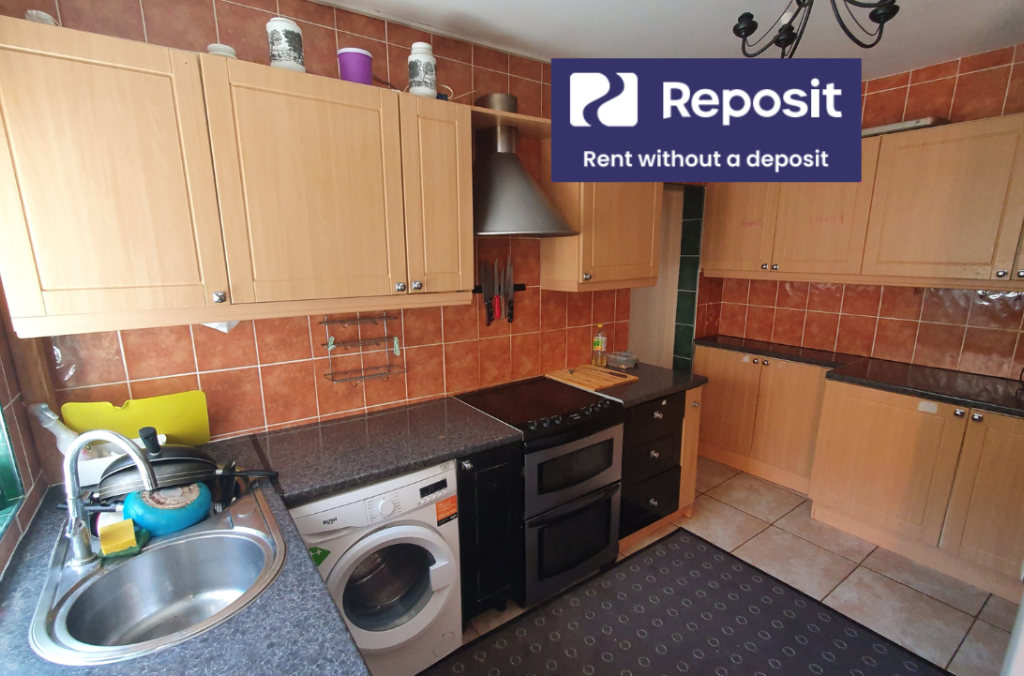 Room to rent in Queensland Road, Southbourne, Bournemouth BH5, £585 pcm