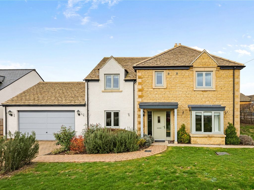 5 bed detached house for sale in Russet Close, Toddington, Gloucestershire GL54, £700,000