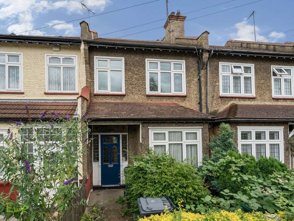 3 bed terraced house for sale in Marne Avenue, London N11, £495,000