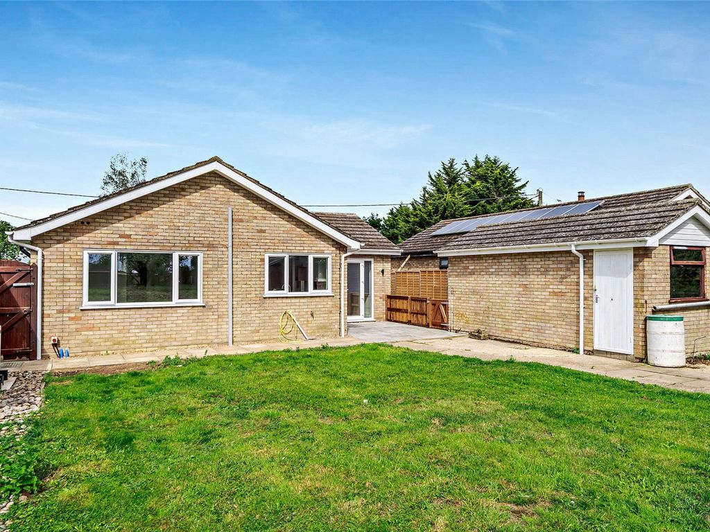 3 bed bungalow for sale in Winfarthing Road, Banham, Norwich, Norfolk NR16, £325,000