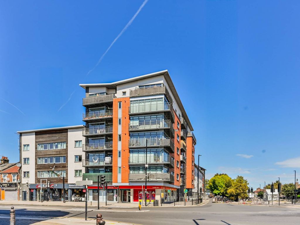 2 bed flat for sale in The Roundway, Wood Green, London N17, £340,000