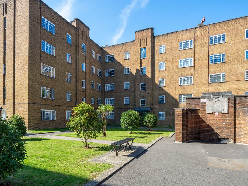 2 bed flat for sale in Maida Vale, London W9, £400,000