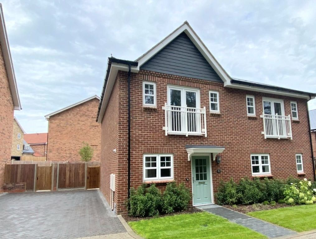 New home, 3 bed semi-detached house for sale in GU51, £488,800