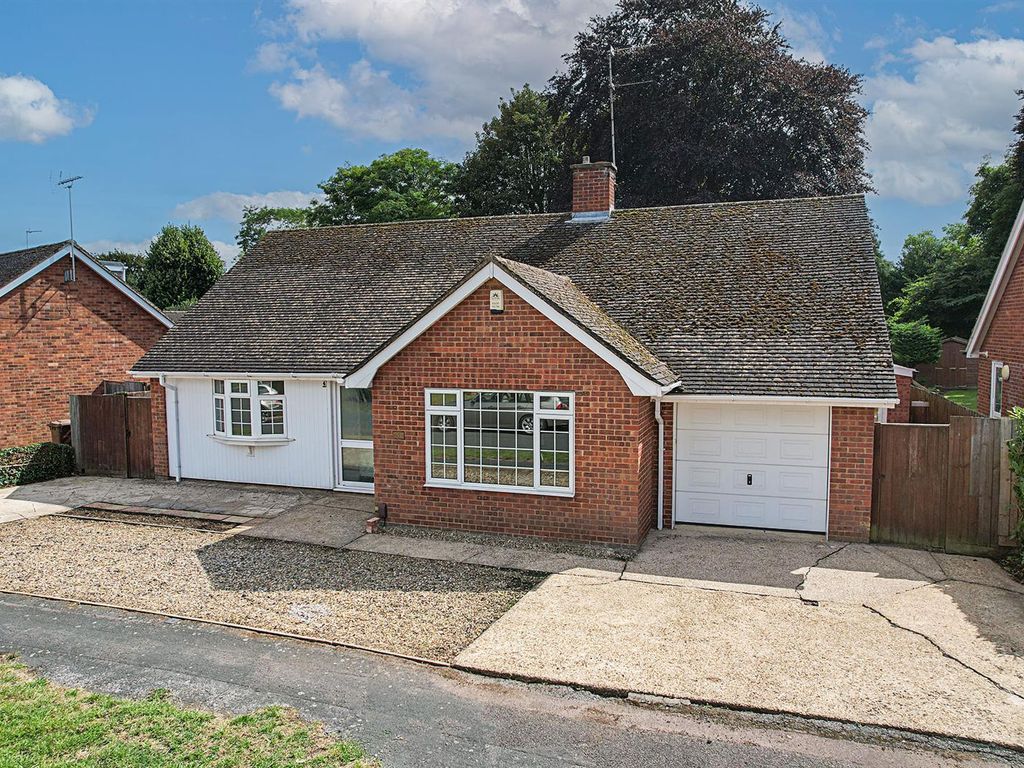 4 bed detached bungalow for sale in Paget Place, Newmarket, Suffolk CB8, £540,000