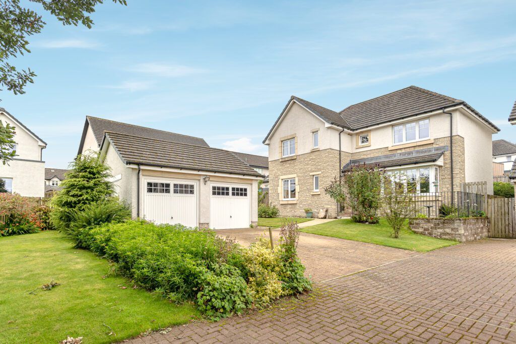 4 bed detached house for sale in Priory Place, Auchterarder PH3, £365,000