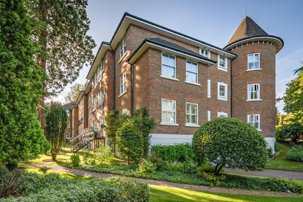 3 bed flat for sale in Ascot, Berkshire SL5, £600,000