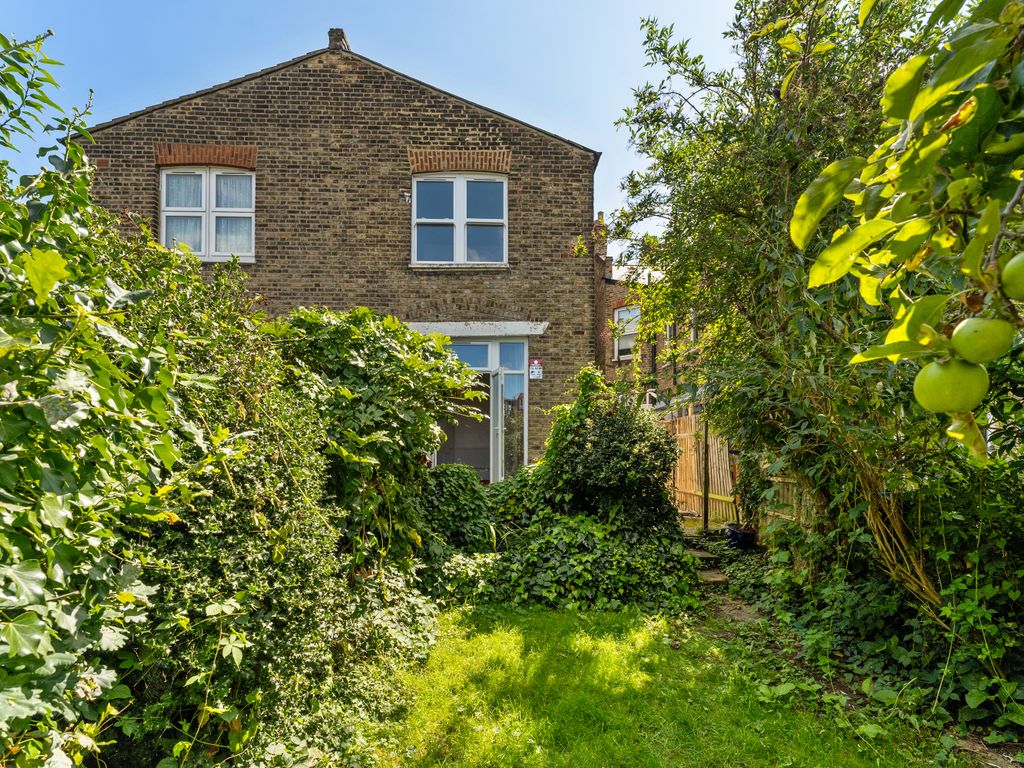 4 bed semi-detached house for sale in Chadwick Road, London E11, £925,000