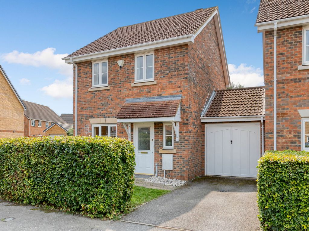 3 bed detached house for sale in Signal Close, Henlow SG16, £350,000