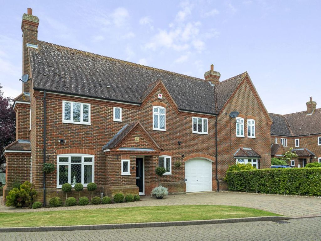4 bed semi-detached house for sale in Grange Close, Oakley, Bedford MK43, £650,000