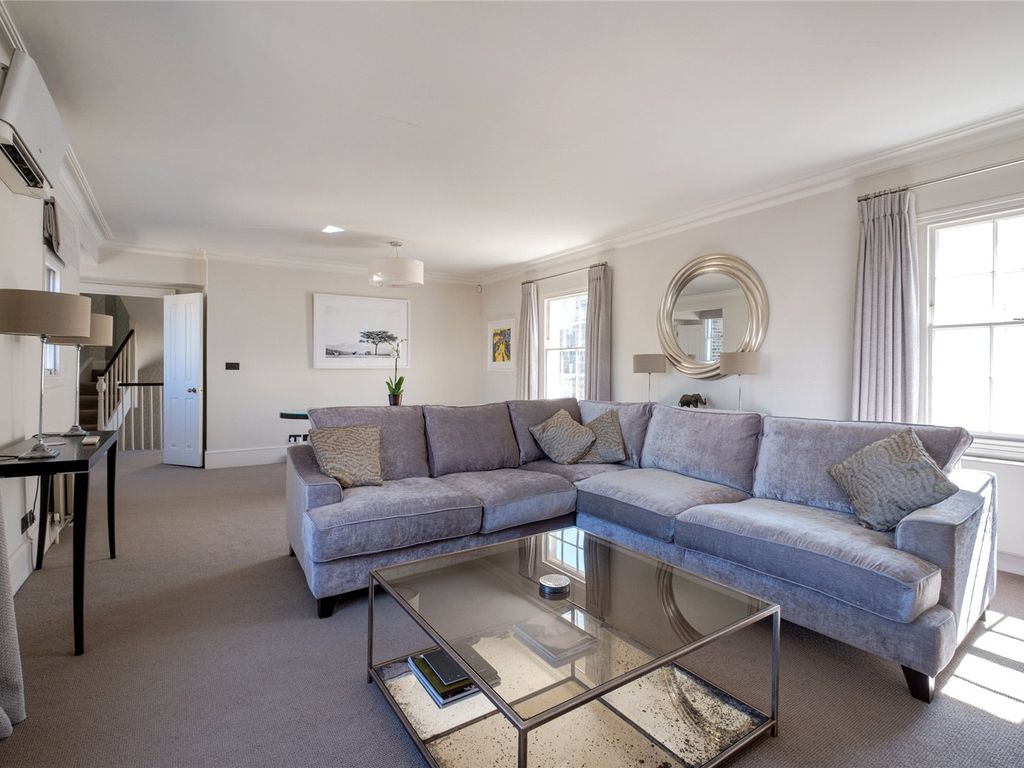3 bed flat for sale in West Eaton Place, London SW1X, £2,395,000