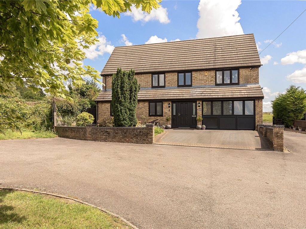 5 bed detached house for sale in Streatley Road, Luton LU3, £895,000