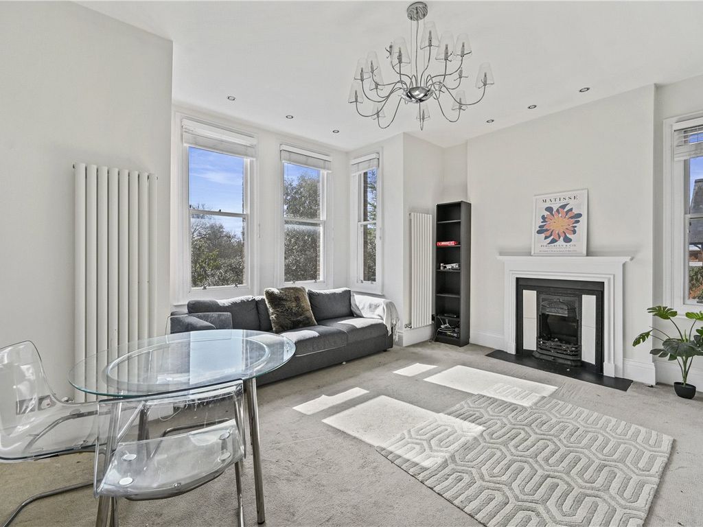 3 bed flat for sale in Fitzjohns Avenue, London NW3, £1,050,000
