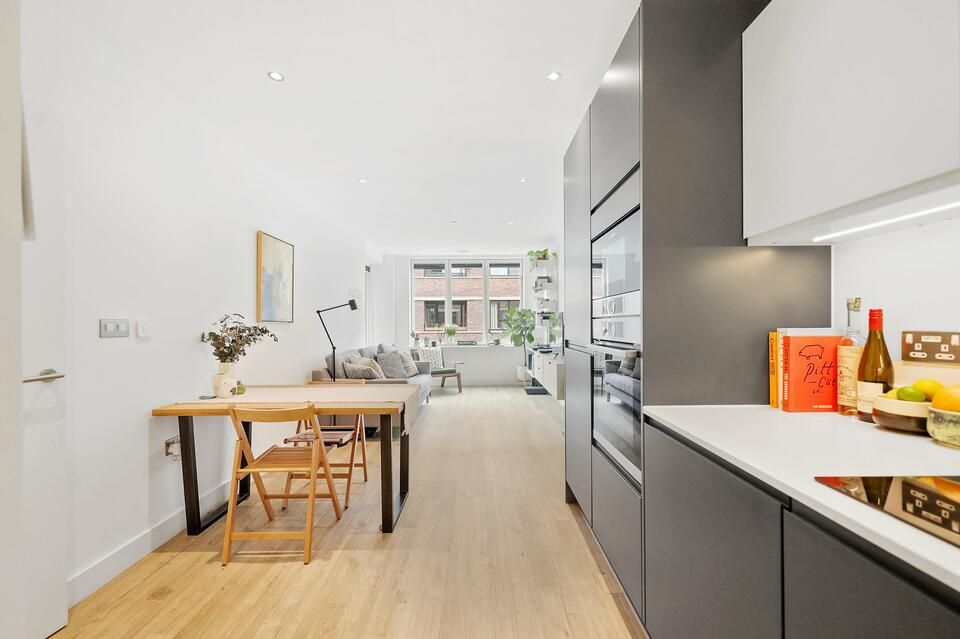 1 bed flat for sale in Fish Island, London E3, £475,000