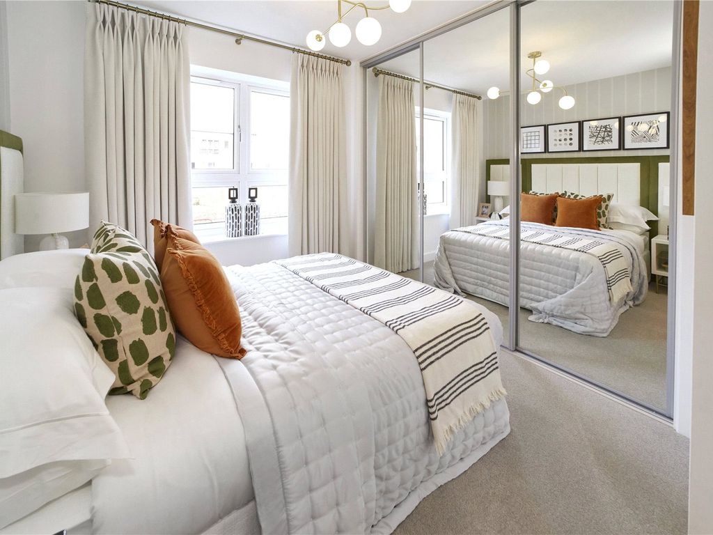 New home, 2 bed flat for sale in Furze Platt Road, Maidenhead SL6, £375,000