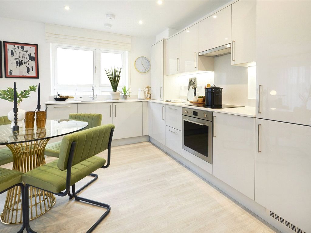New home, 2 bed flat for sale in Furze Platt Road, Maidenhead SL6, £375,000