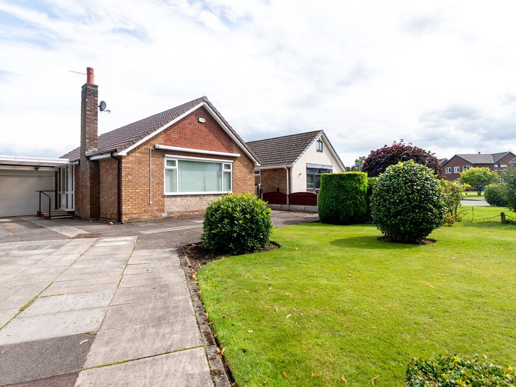 2 bed detached bungalow for sale in Cranwell Avenue, Culcheth, Warrington WA3, £370,000