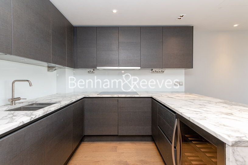 2 bed flat to rent in Parr's Way, Hammersmith W6, £3,600 pcm