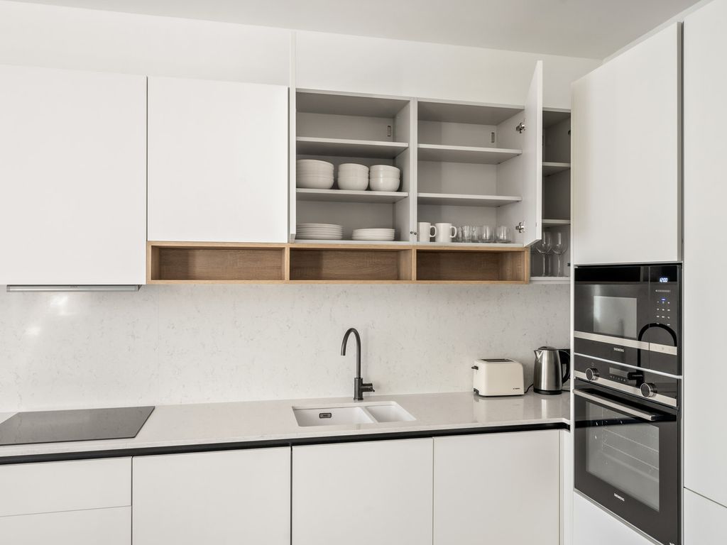 2 bed flat to rent in Hammersmith, London W6, £4,250 pcm