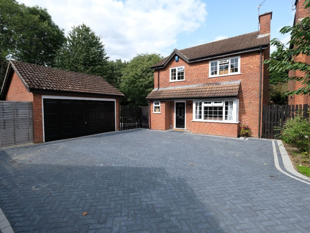 4 bed detached house for sale in Kingswood, Southampton SO40, £550,000