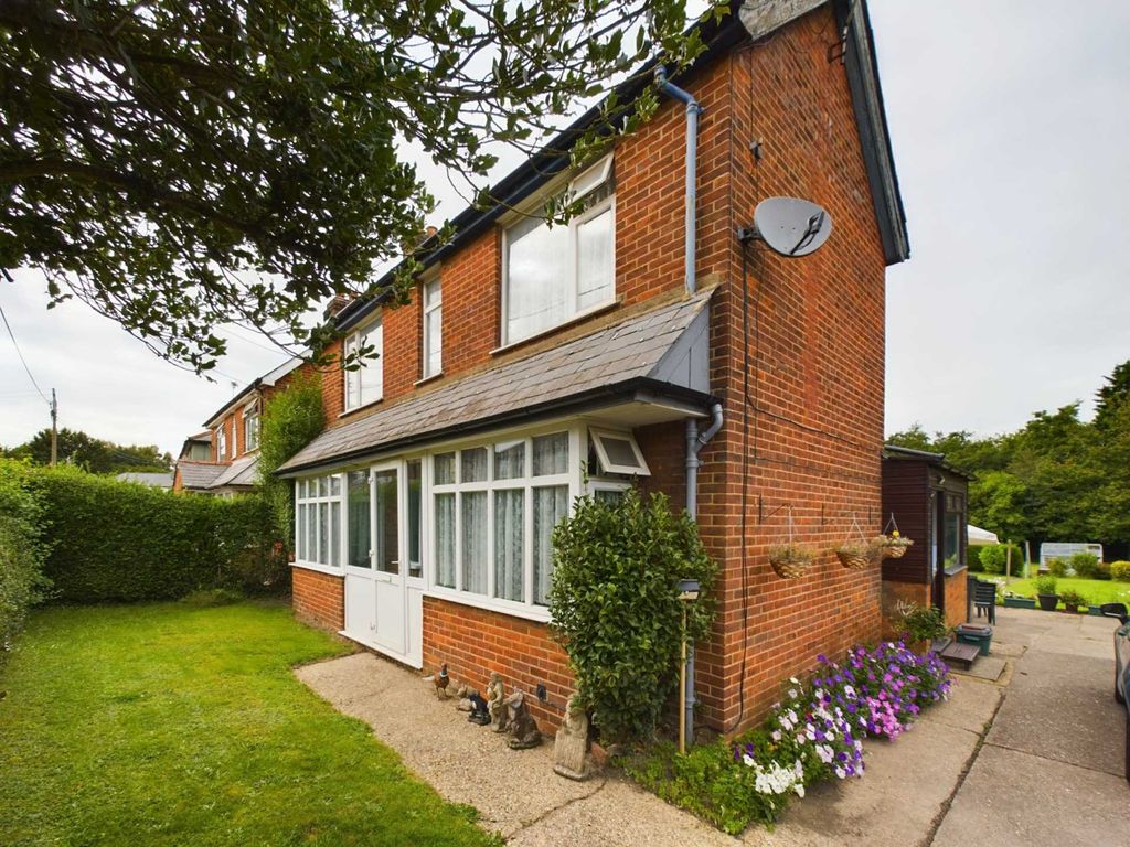 3 bed detached house for sale in New Road, Bolter End HP14, £550,000