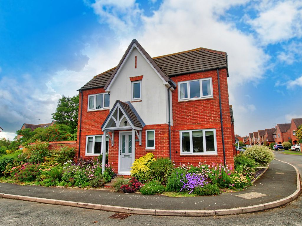 3 bed detached house for sale in Pear Tree Way, Crowle, Worcester WR7, £450,000