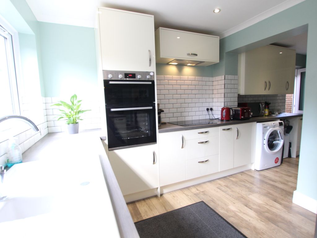 5 bed detached house for sale in The Knolls, Beeston Sandy SG19, £440,000