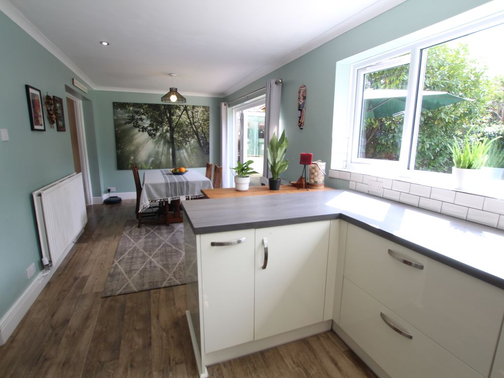 5 bed detached house for sale in The Knolls, Beeston Sandy SG19, £440,000