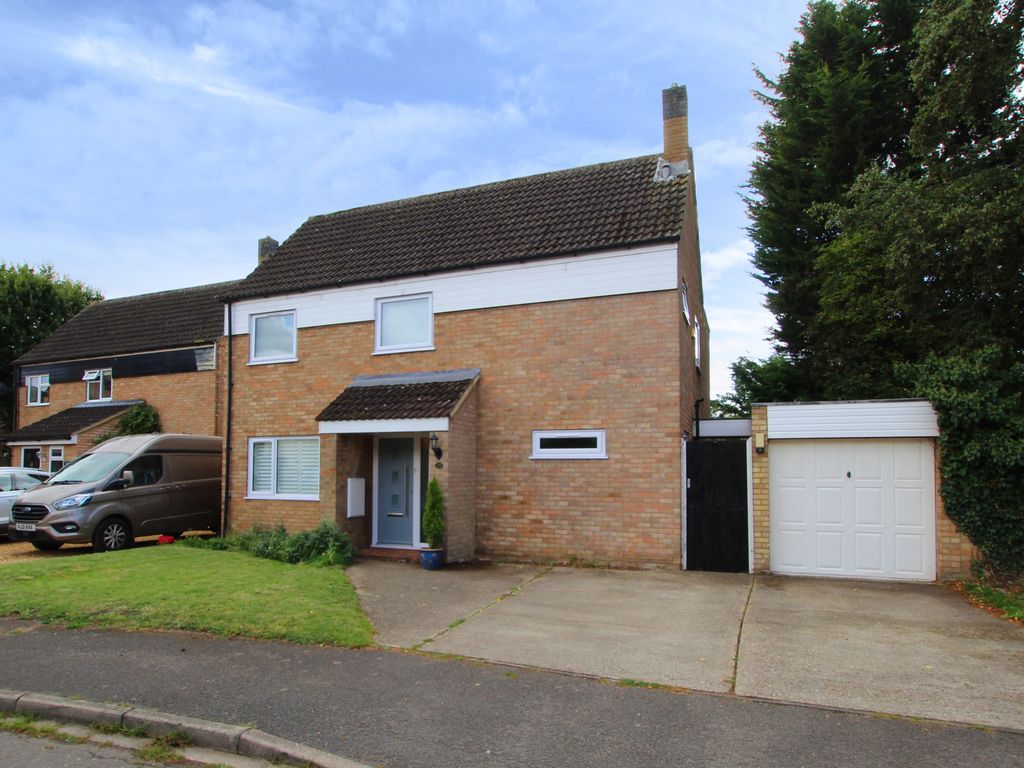 5 bed detached house for sale in The Knolls, Beeston Sandy SG19, £440,000