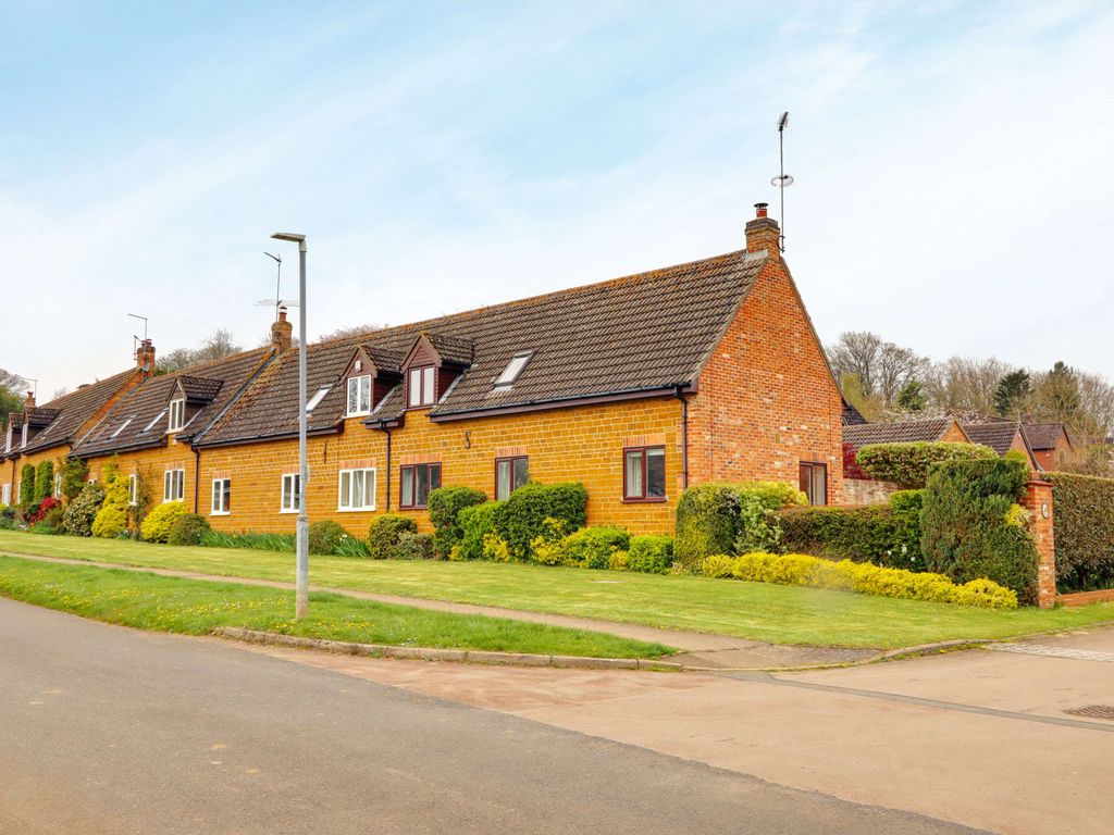 3 bed end terrace house for sale in Home Farm Close, Creaton, Northampton NN6, £415,000