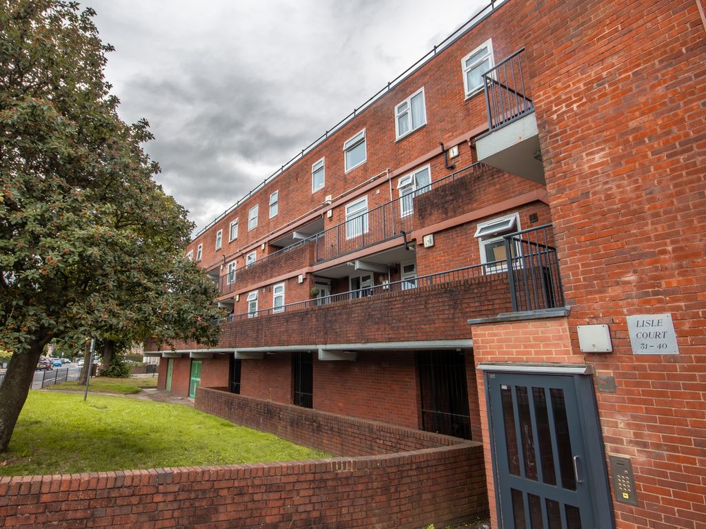 3 bed flat for sale in Lisle Court, Cricklewood Lane, Cricklewood NW2, £399,950