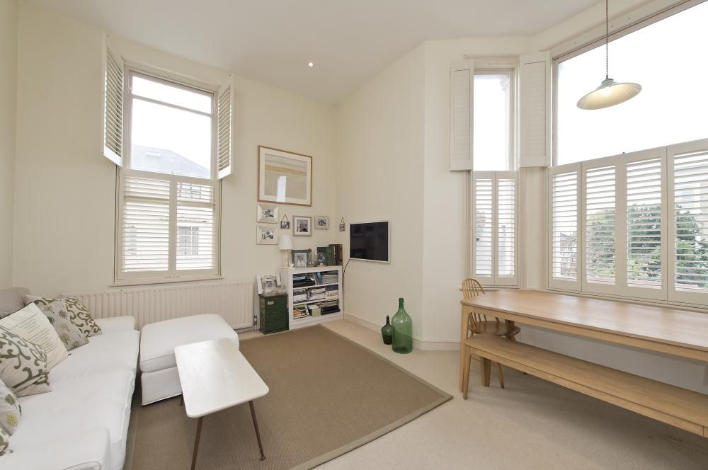 1 bed flat for sale in Boscombe Road, London W12, £450,000