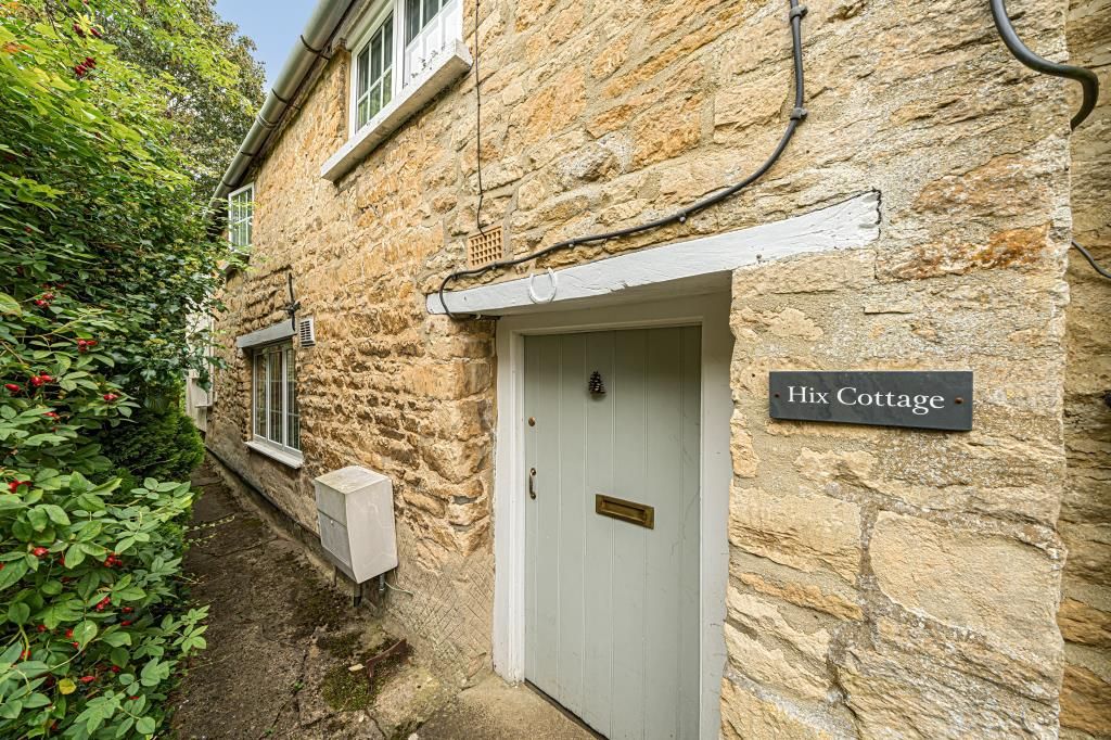 2 bed cottage for sale in Hixet Wood, Charlbury OX7, £375,000