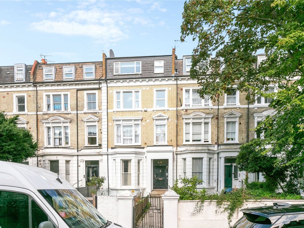 2 bed flat for sale in Elsham Road, London W14, £600,000
