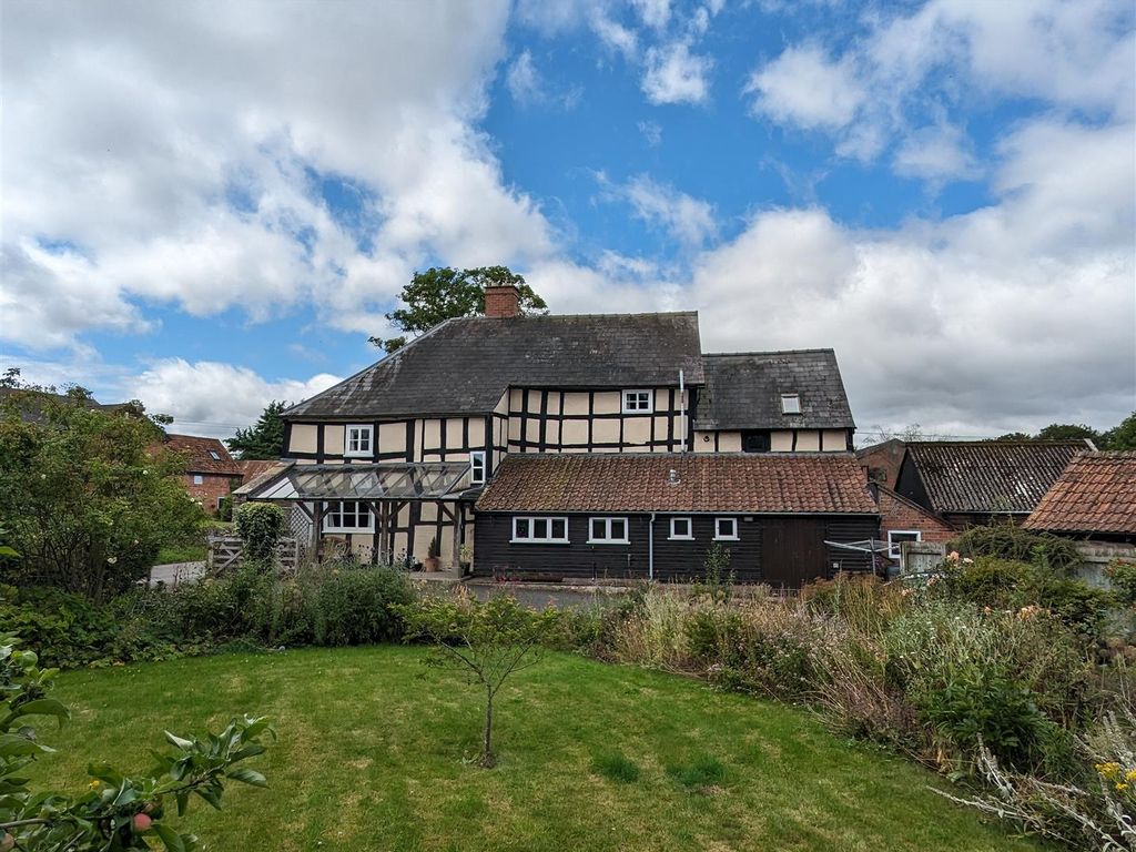 4 bed detached house for sale in Wellington, Hereford HR4, £650,000