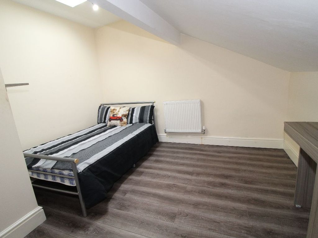 6 bed terraced house to rent in Albert Road, Preston, Lancashire PR1, £1,500 pcm