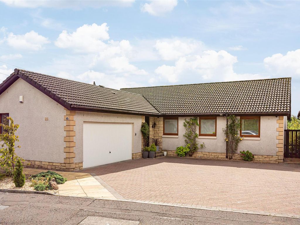4 bed detached bungalow for sale in 3 Queen Margaret Fauld, Dunfermline KY12, £390,000