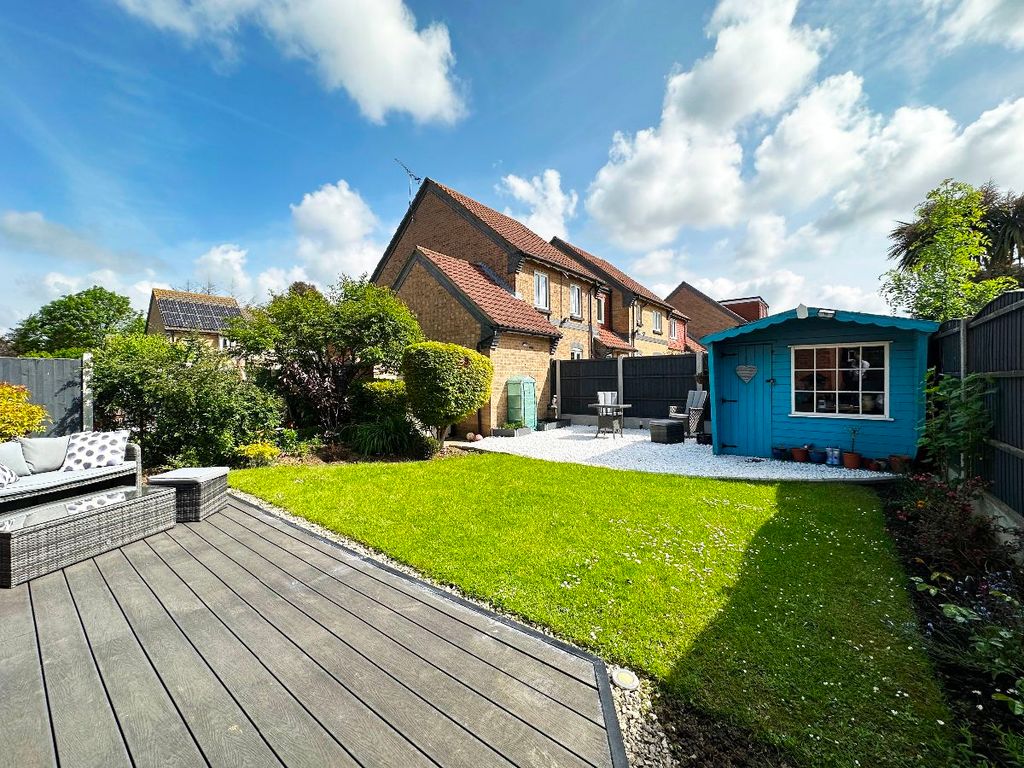 4 bed detached house for sale in Chadwick Drive, Harold Wood, Romford RM3, £685,000