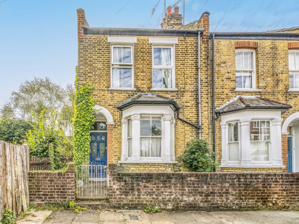 4 bed property for sale in Stanley Road, London N10, £600,000