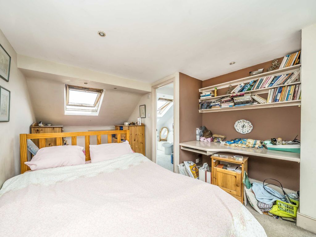 4 bed property for sale in Stanley Road, London N10, £600,000