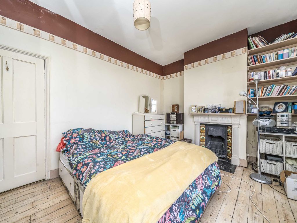 4 bed property for sale in Stanley Road, London N10, £600,000