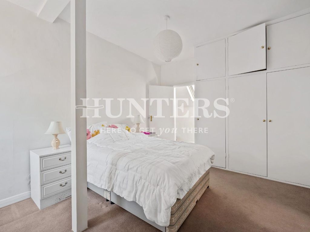 1 bed flat for sale in Fortune Green Road, London NW6, £375,000