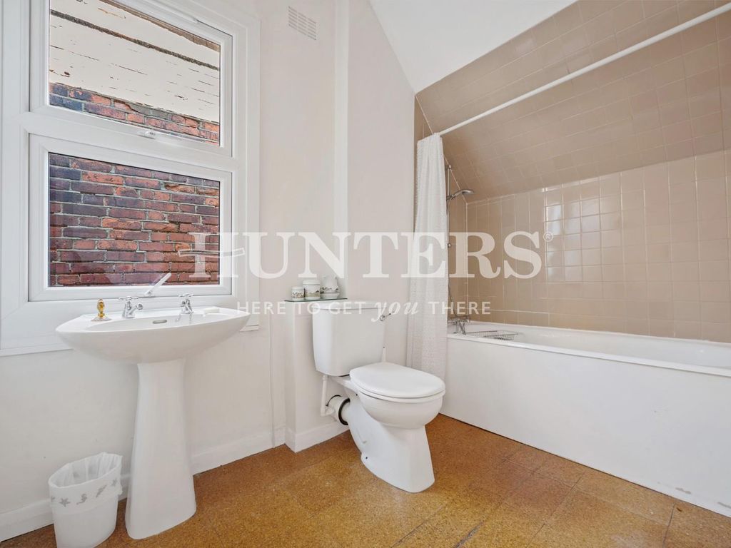 1 bed flat for sale in Fortune Green Road, London NW6, £375,000