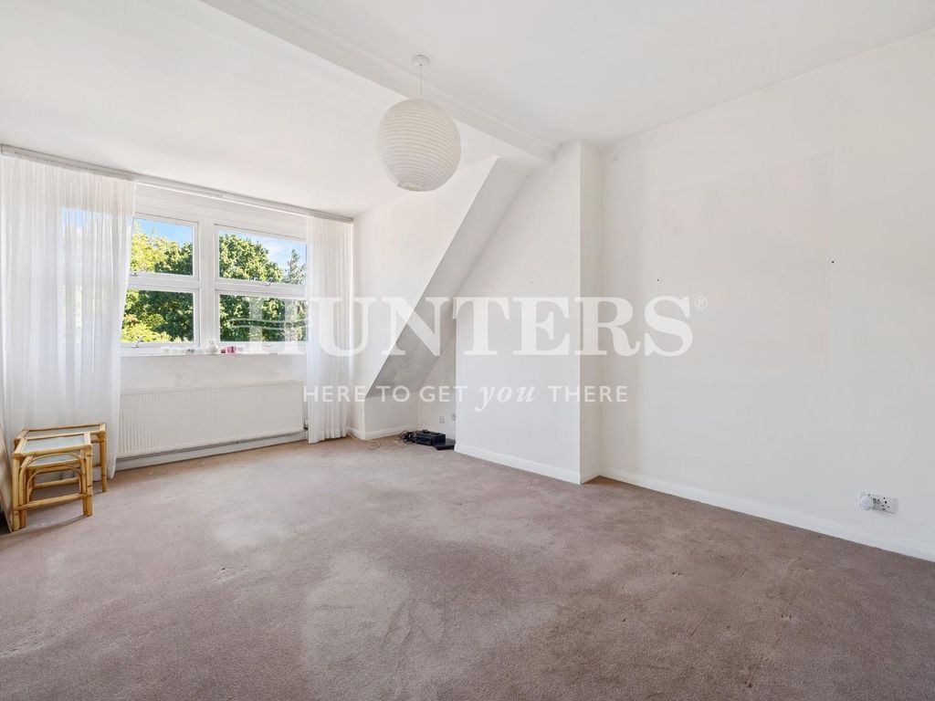 1 bed flat for sale in Fortune Green Road, London NW6, £375,000