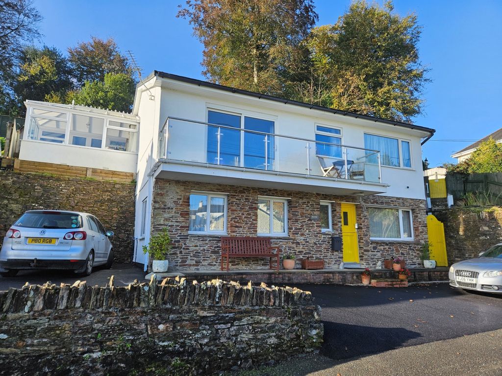4 bed detached house for sale in Tanhouse Road, Lostwithiel PL22, £495,000