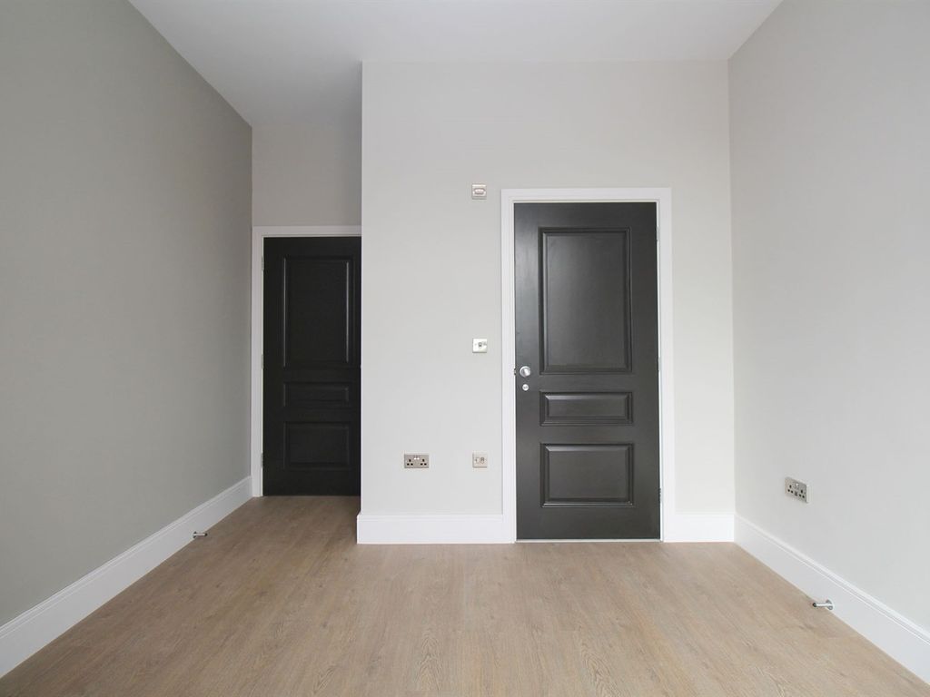 2 bed flat to rent in Falcon Street, Loughborough LE11, £1,350 pcm