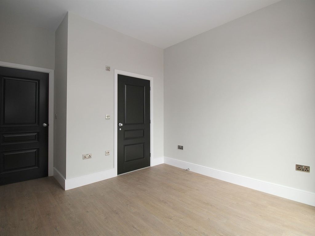 2 bed flat to rent in Falcon Street, Loughborough LE11, £1,350 pcm