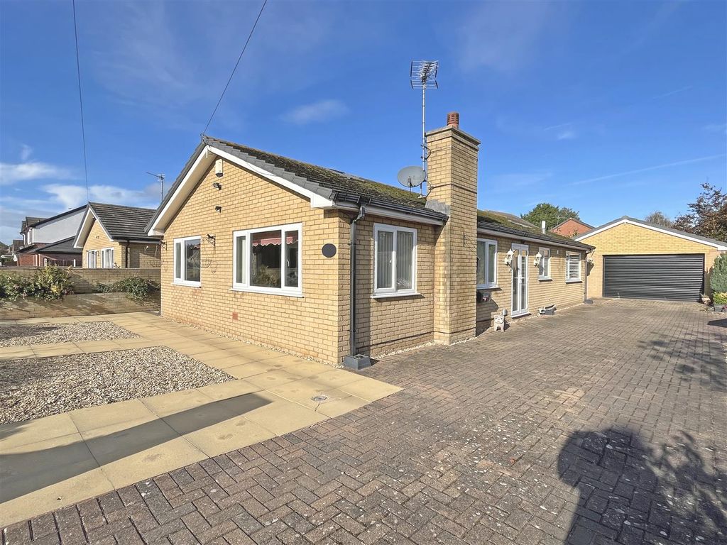 3 bed detached bungalow for sale in Denbigh Circle, Kinmel Bay, Conwy LL18, £340,000